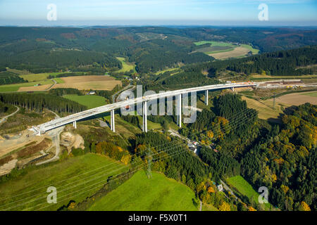 Viadotto Nuttlar, dopo il suo completamento nel 2016 sarà il ponte più alto nella Renania settentrionale-Vestfalia, ponte dell'autostrada A46 Foto Stock