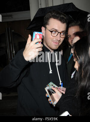 Sam Smith incontra i fan a Maida Vale dopo la registrazione della sua Live Lounge sessione con la divulgazione con: Sam Smith Dove: Londra, Regno Unito quando: 16 Set 2015 Foto Stock