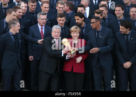 Manuel Neuer, Bastian SCHWEINSTEIGER, Ron-Robert Zieler, Kevin Grosskreutz, Thomas de Maiziere, Joachim Gauck, Benedikt Hoewedes Foto Stock