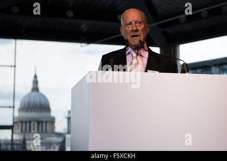 Topping fuori cerimonia nella città di Londra dotata: Sir Norman Foster dove: Londra, Regno Unito quando: 17 Set 2015 Foto Stock