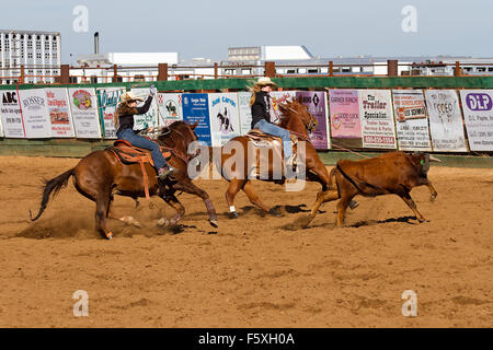 I giovani a competere in gioventù NSRA rodeo a Lincoln, California Foto Stock