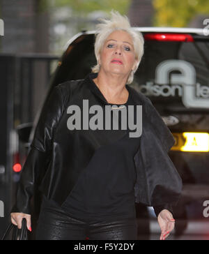 Denise Welch e Janine Duvitski fuori ITV Studios con: Denise Welch dove: Londra, Regno Unito quando: 21 Set 2015 Foto Stock