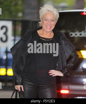 Denise Welch e Janine Duvitski fuori ITV Studios con: Denise Welch dove: Londra, Regno Unito quando: 21 Set 2015 Foto Stock