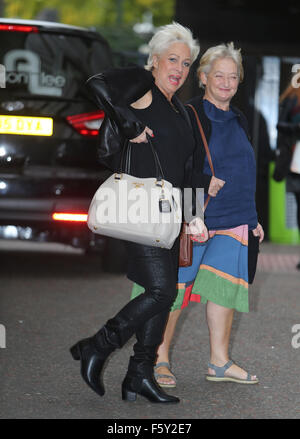 Denise Welch e Janine Duvitski fuori ITV Studios con: Denise Welch, Janine Duvitski dove: Londra, Regno Unito quando: 21 Set 2015 Foto Stock