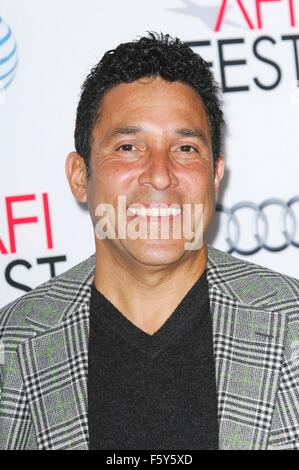 Los Angeles, CA, Stati Uniti d'America. 9 Nov, 2015. Oscar Nunez presso gli arrivi per il 33 Premiere in corrispondenza di AFI Fest, Cinese TCL 6 teatri (in precedenza Grauman's), Los Angeles, CA, 9 novembre 2015. Credito: Elizabeth Goodenough/Everett raccolta/Alamy Live News Foto Stock