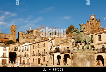 Vista panoramica della città di Trujillo in Spagna con Pizarro la statua Foto Stock