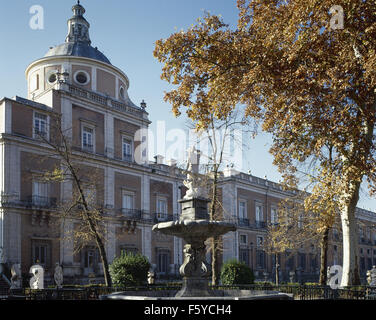 Spagna. Aranjuez. Royal Palace. Ricostruita da Santiago Bonavia (1700-1760) nel XVIII secolo. Esterno. Comunità di Madrid. Foto Stock