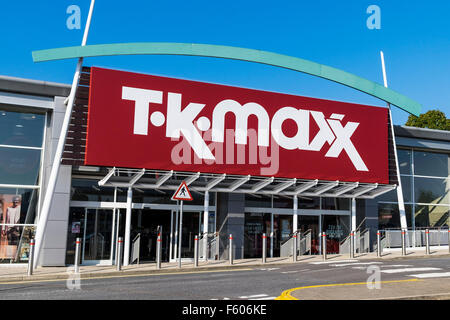 Un TK MAXX store sulla collina Pipps Retail Park a Basildon, Essex. Foto Stock