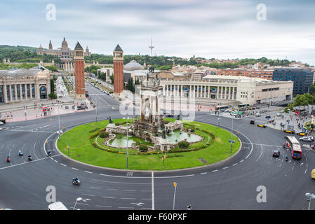 Plaça d'Espanya o piazza di Spagna, noto anche come Plaza de España in spagnolo,uno dei più grandi della città piazze. Barcelona, Spagna Foto Stock