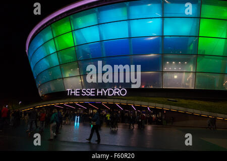 Gli appassionati di musica di entrare il SSE idro musica e intrattenimento arena - Glasgow, Scotland, Regno Unito Foto Stock