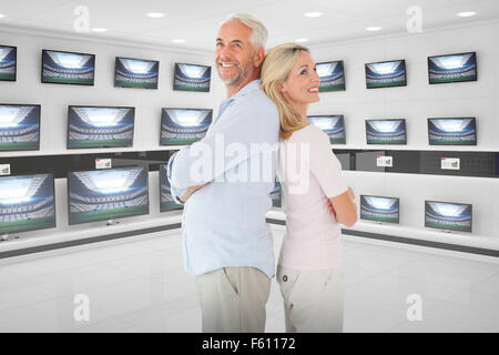 Immagine composita della coppia felice in piedi gli uni con gli altri Foto Stock