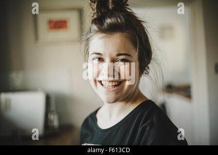 Capo spalla e la fotografia di una donna, adolescente caucasica Foto Stock