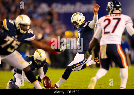 San Diego, CA, Stati Uniti d'America. 9 Nov, 2015. SAN DIEGO, CA-Novembre 9, 2015: .| CHARGERS vs. Porta.Caricabatterie Josh Lambo si presenta per il field goal prima della fine del secondo trimestre. © Nelvin C. Cepeda/U-T San Diego/ZUMA filo/Alamy Live News Foto Stock