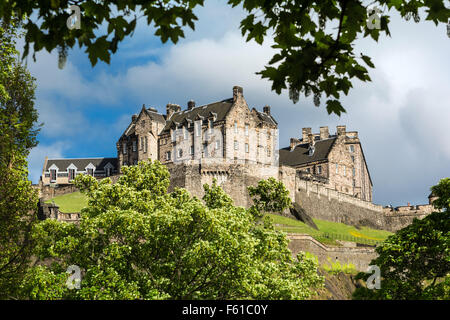Le pareti nord del castello di Edimburgo, Scozia Foto Stock