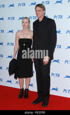 La PETA ha il trentacinquesimo anniversario Bash presso la Hollywood Palladium - Arrivi con: Tony Hawk, Catherine Goodman dove: Los Angeles, California, Stati Uniti quando: 30 Set 2015 Foto Stock