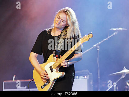 Joanne Shaw Taylor eseguendo a Liverpool Epstein Theatre dotato di: Joanne Shaw Taylor dove: Liverpool, Regno Unito quando: 01 Ott 2015 Foto Stock