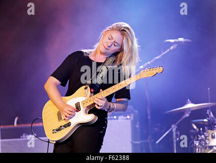 Joanne Shaw Taylor eseguendo a Liverpool Epstein Theatre dotato di: Joanne Shaw Taylor dove: Liverpool, Regno Unito quando: 01 Ott 2015 Foto Stock