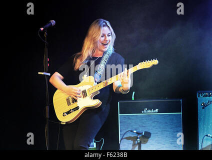 Joanne Shaw Taylor eseguendo a Liverpool Epstein Theatre dotato di: Joanne Shaw Taylor dove: Liverpool, Regno Unito quando: 01 Ott 2015 Foto Stock