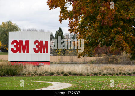 Un logo segno al di fuori della sede della società 3M di St. Paul, Minnesota il 24 ottobre 2015. Foto Stock