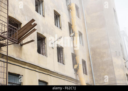 Vecchio edificio in fase di ricostruzione Foto Stock