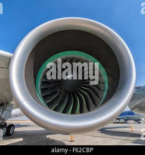 Rolls-Royce motore Trent 900 su Airbus A380 a Dubai Air Show 2015 a Dubai, Emirati arabi uniti Foto Stock