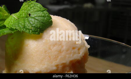 Il sorbetto di melone con la menta guarnire Foto Stock