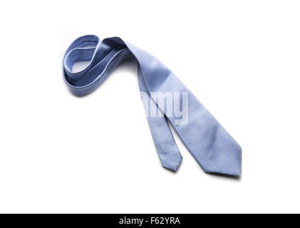 Cravatta blu isolato su uno sfondo bianco Foto Stock