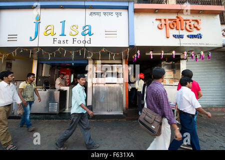 Pav Bhaji ristorante stradale a Mumbai. Foto Stock