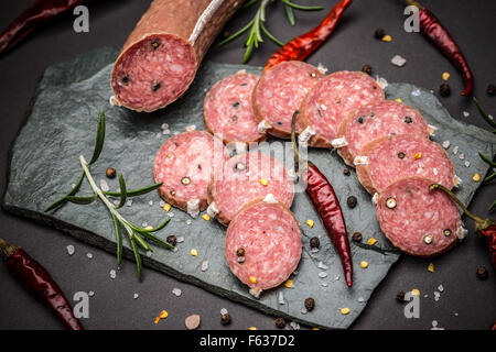 Salame francese con pepe, affumicati Foto Stock