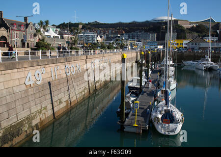 St Helier porto, sul canale isola di Jersey. Foto Stock