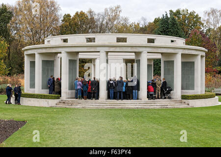 Brookwood cimitero militare il giorno dell'Armistizio - ricordo una cerimonia di premiazione che si terrà nel 1939 - 1945 Brookwood Memorial Foto Stock