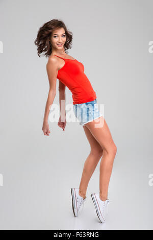 Energetic dancing giovane donna in movimento Foto Stock