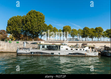 Francia, Parigi, chiatte sul fiume Senna Foto Stock