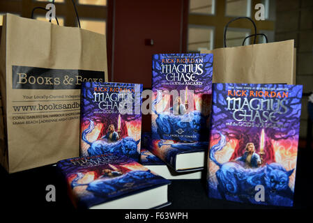 Rick Riordan parla a Miami Dade College circa il suo nuovo libro "agnus Chase e gli dèi di Asgard, Libro 1: La spada di estate' per un full house presentato da libri e libri in collaborazione con il Centro per la letteratura e la scrittura dotata di vista: dove: Mi Foto Stock