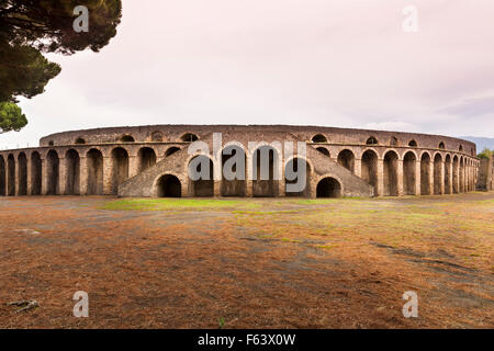 L'antico anfiteatro romano a Pompei, Italia Foto Stock