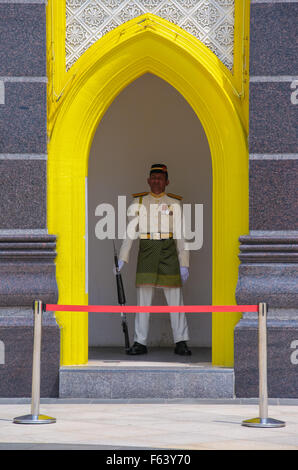 Royal Guard in Malesia Royal Palace situato nel centro cittadino di Kuala Lumpur, Malesia. Foto Stock