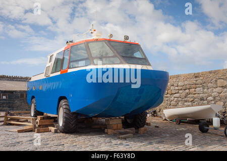 Il St Michael, un anfibio veicolo craft, St Michael's Mount, Cornwall Regno Unito Foto Stock