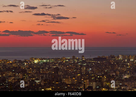 Beirut Libano, 11 novembre 2015. Un bellissimo tramonto sul mare mediterraneo a Beirut Credito: amer ghazzal/Alamy Live News Foto Stock