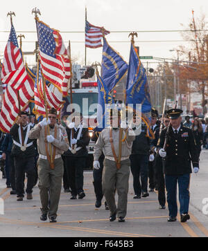 Emporia, Kansas, Stati Uniti d'America. 11 Novembre, 2015. Veterani parata del giorno in Emporia, Kansas la città che inizialmente avviato il giorno festivo che coincide con il giorno dell'Armistizio e il Giorno del Ricordo per contrassegnare la fine della prima guerra mondiale 1. Credito: Credito: mark reinstein/Alamy Live News Foto Stock