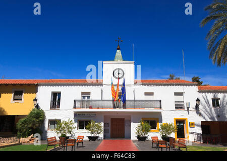 Il classico spagnolo Policia stazione locale nel villaggio creato di Tous nella Comunità di Valencia Spagna Foto Stock