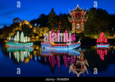 La magia delle Lanterne presso i Giardini Giapponesi a Montreal in Canada Foto Stock