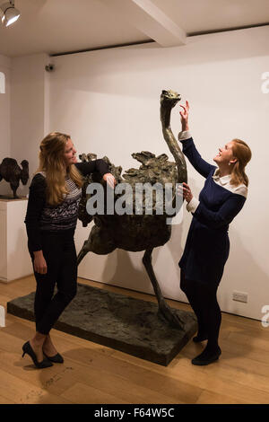 Londra, Regno Unito. 11 novembre 2015. Mostra di scultore britannico Mark Coreth apre al contemporaneo Sladmore Gallery di Mayfair e corre fino al dicembre 2015. Credito: Immagini vibranti/Alamy Live News Foto Stock