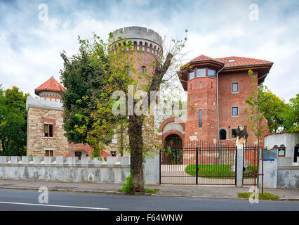 Bucarest, Romania - 17 ottobre 2015: Il Castello di Vlad l'Impalatore di Bucarest nel Parco Carol è una replica di Poenari per Foto Stock