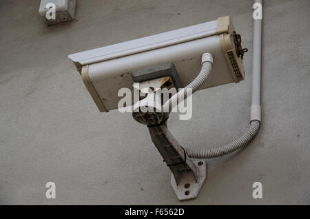 Una telecamera TVCC di sorveglianza o di sicurezza montata in alto su una parete esterna a Sydney, Australia Foto Stock