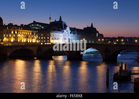 La Senna e il museo d' Orsay, Parigi, Ile-de-France, Francia Foto Stock