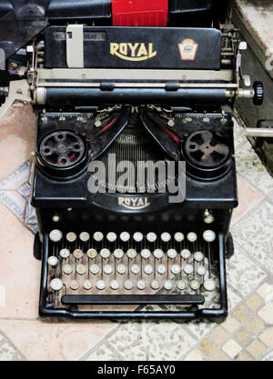 Il vecchio stile Royal nastri inchiostratori per macchine da scrivere con nastro Foto Stock