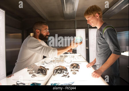 Ex Machina Anno : 2015 Direttore del Regno Unito : Alex Garland Oscar Isaac , Domhnall Gleeson Foto Stock