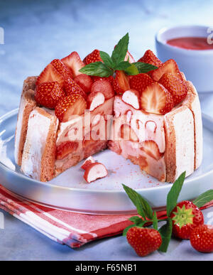 Fragola charlotte con i biscotti di Reims (l'argomento: Robuchon ricetta) Foto Stock