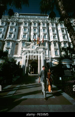 AJAXNETPHOTO. CANNES, Francia. - COTE D'AZUR RESORT HOTEL - Facciata del Carlton Inter Continental Hotel vicino a La Croisette. Foto:JONATHAN EASTLAND/AJAX REF:00003 Foto Stock