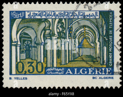 ALGERIA CIRCA 1970: timbro stampato da Algeria, dimostra la grande moschea, Tlemcen, circa 1970 Foto Stock